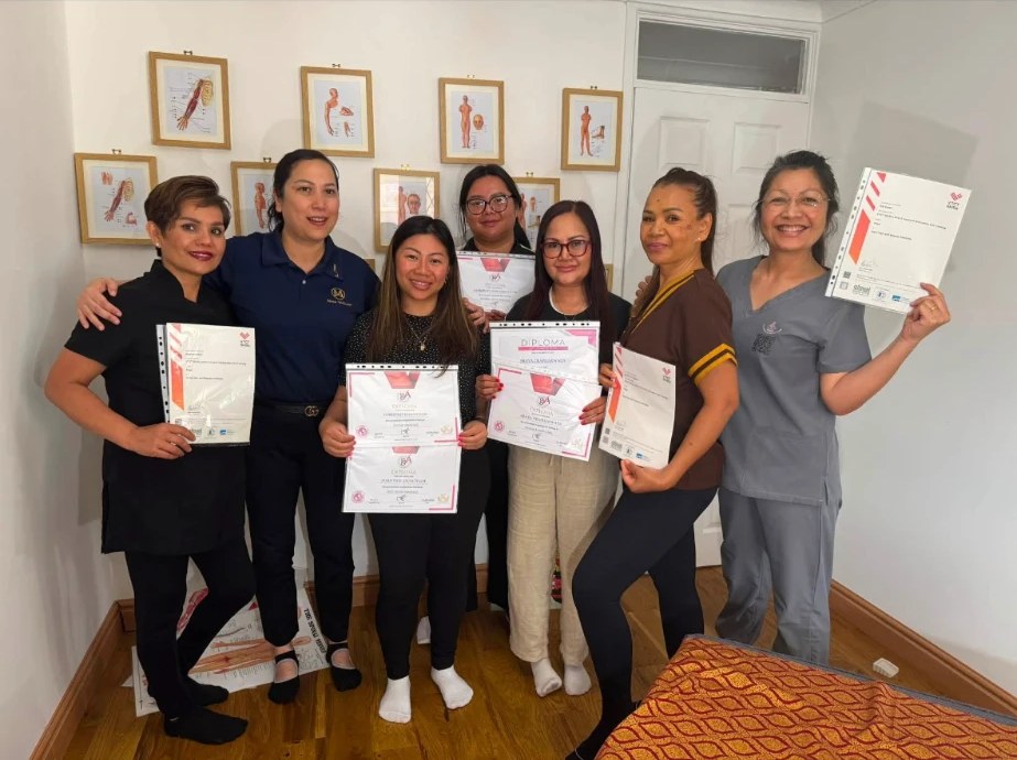 Nida with a group of graduates holding their certificates