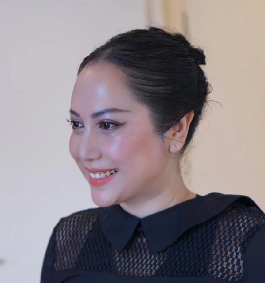 Nida, Thai massage trainer